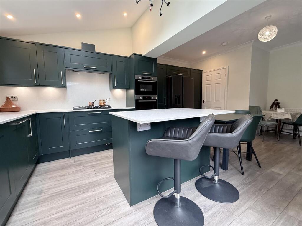 Open-Plan Living/Breakfast/Dining Kitchen