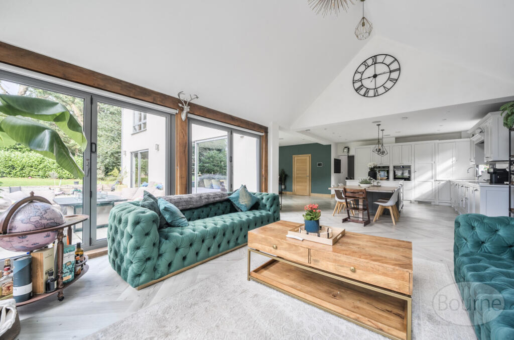 e8431593-2590-494...