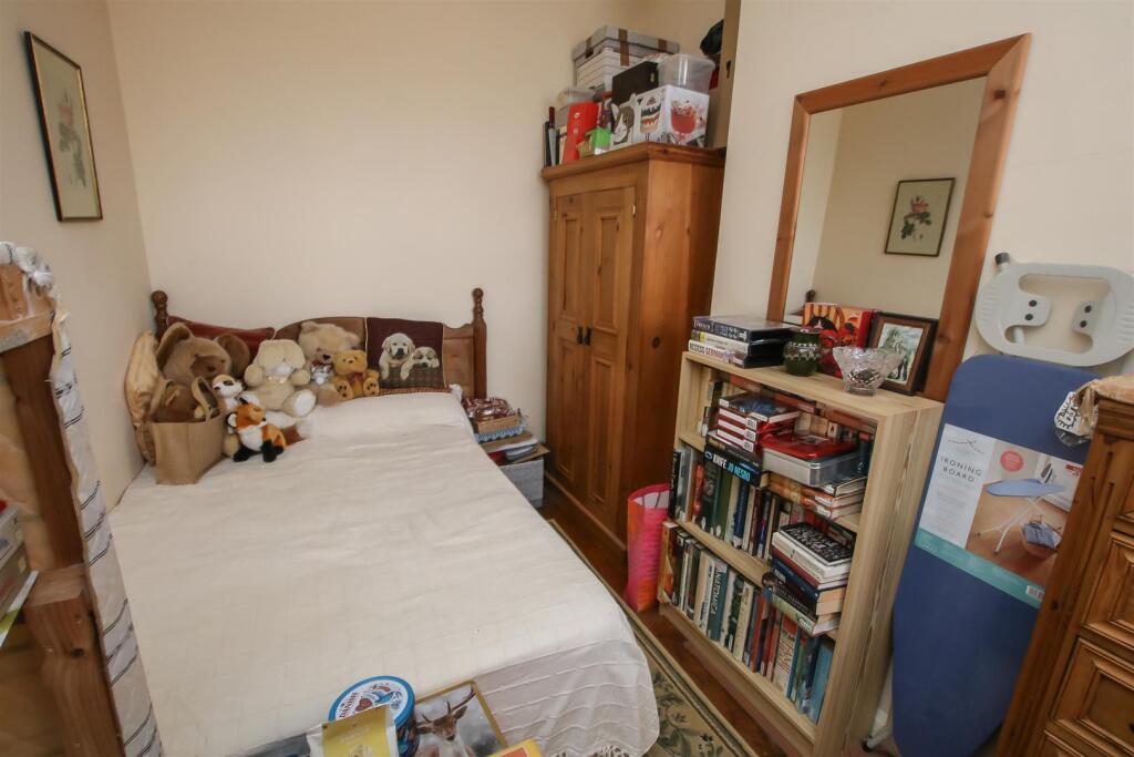BEDROOM 2