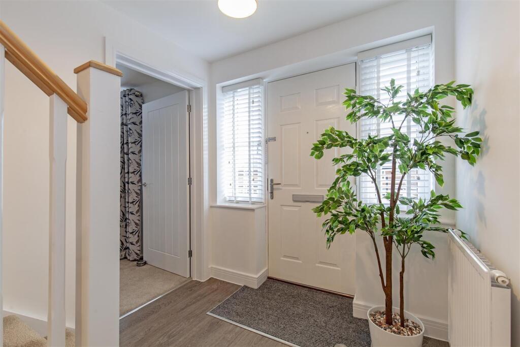 Entrance Hall-2.jpg
