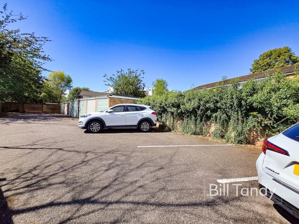 RESIDENTS PARKING TO REAR 