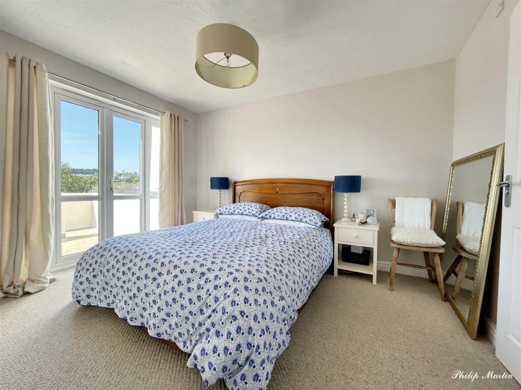 LGF Bedroom with En Suite.jpg