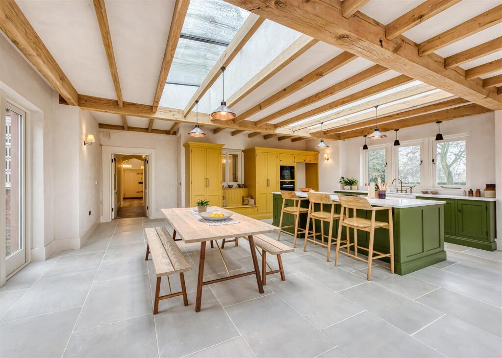 The Old Manor House-kitchen2.jpg