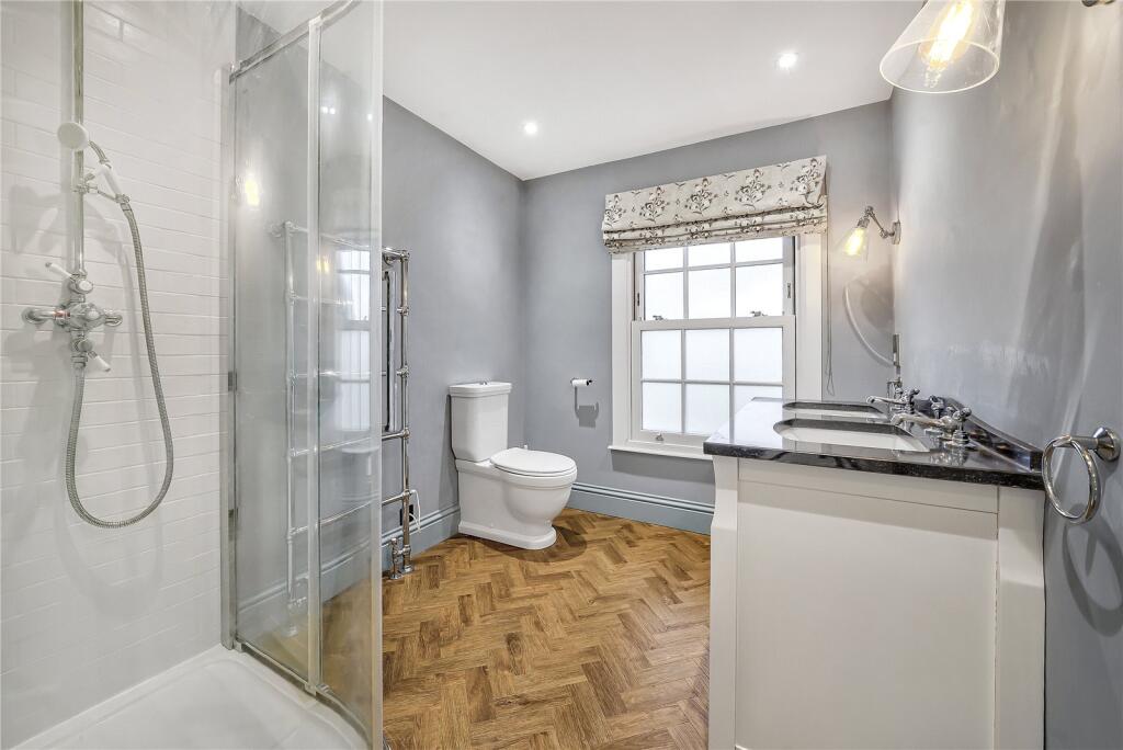 Ensuite To Bed One
