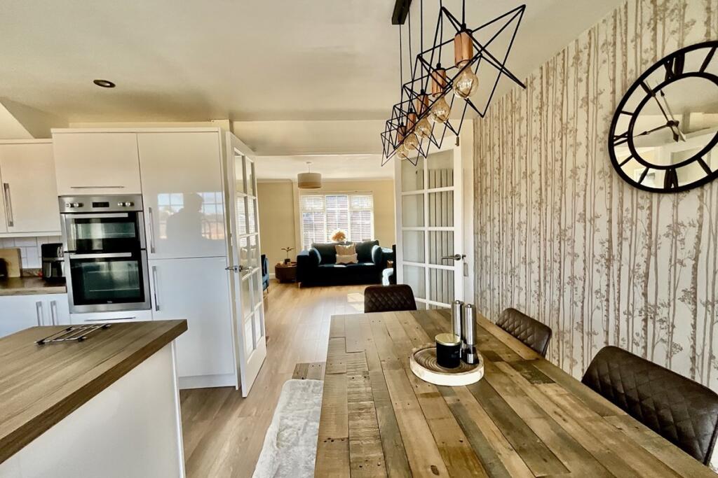 Kitchen Diner 