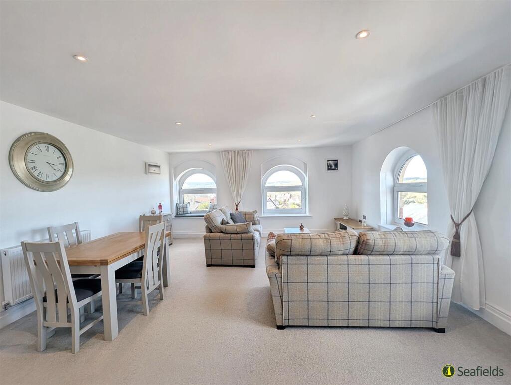 Sitting/Dining Room