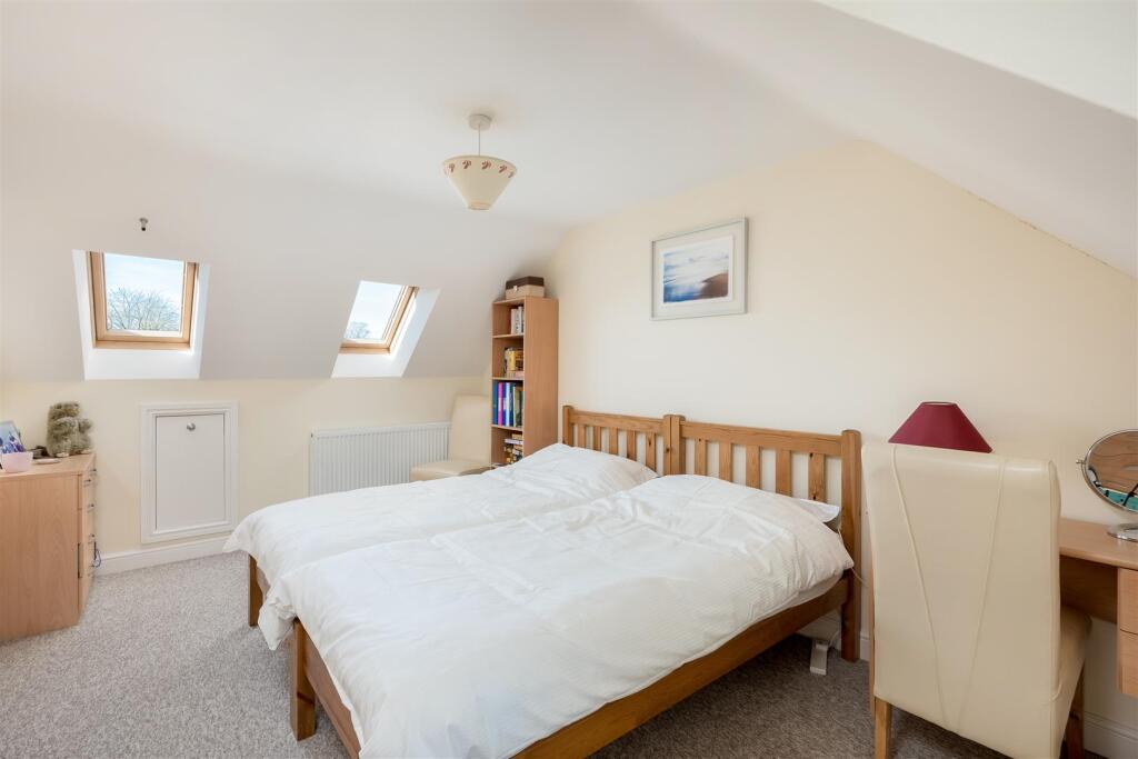 8 Foxfield Court-13.jpg