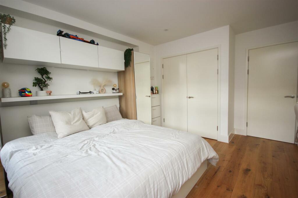 Bedroom one b..jpg