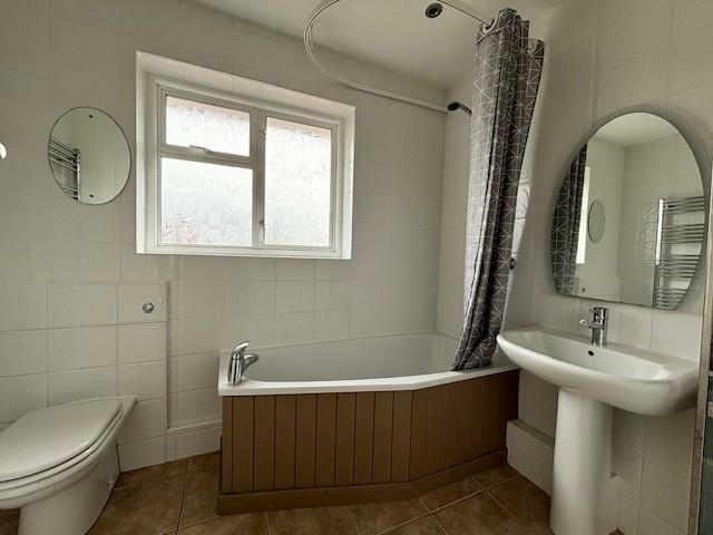 Bathroom 1.jpg