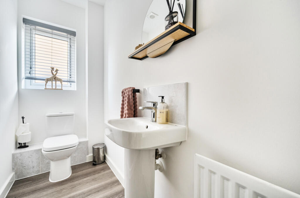 1348840-4-68bef40...