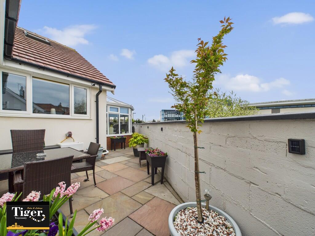 CAM02176G0-PR0552...