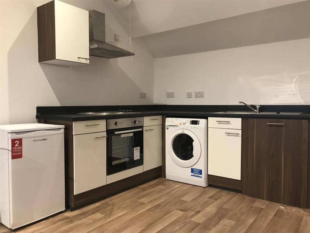 Open plan living &amp; kitchen