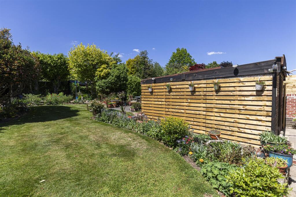 Bramleys Estate Agents - Kennedy Avenue - Fixby (3