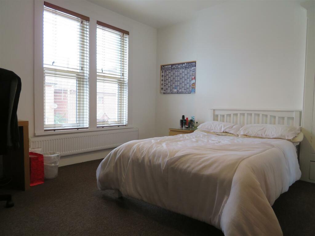 3 Haslemere Bed5.JPG