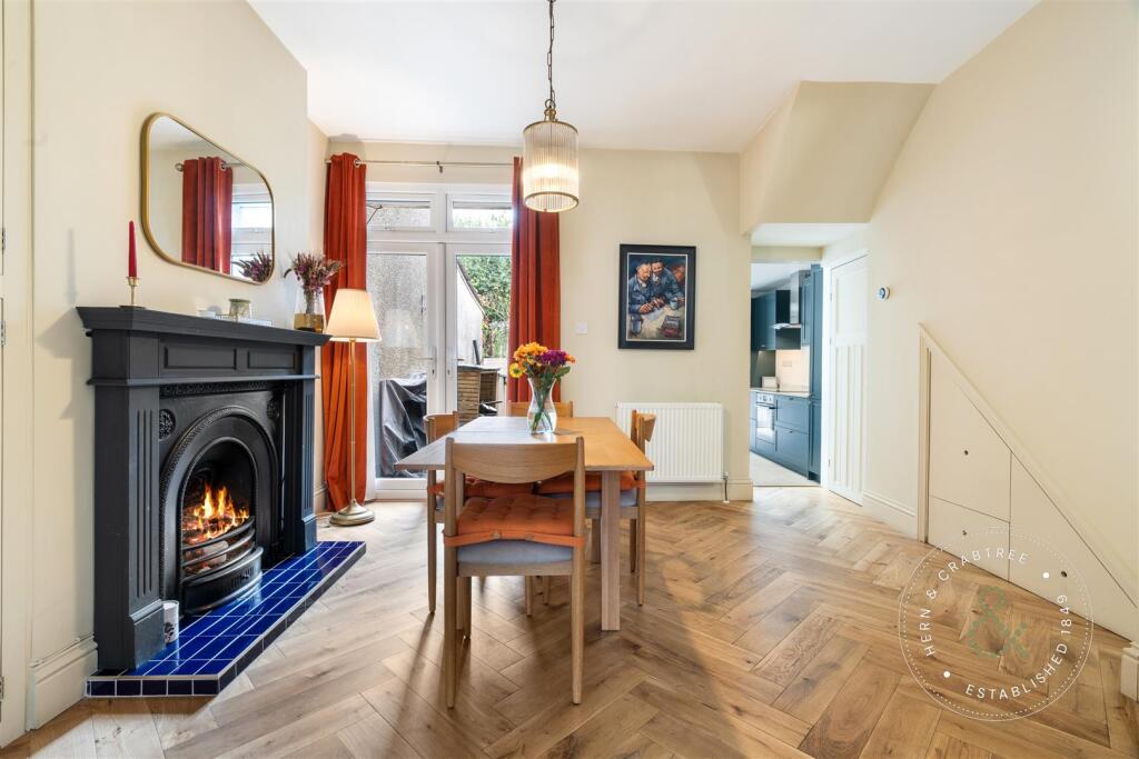 Wyndham Road, Pontcanna, Hern Crabtree (13).jpg