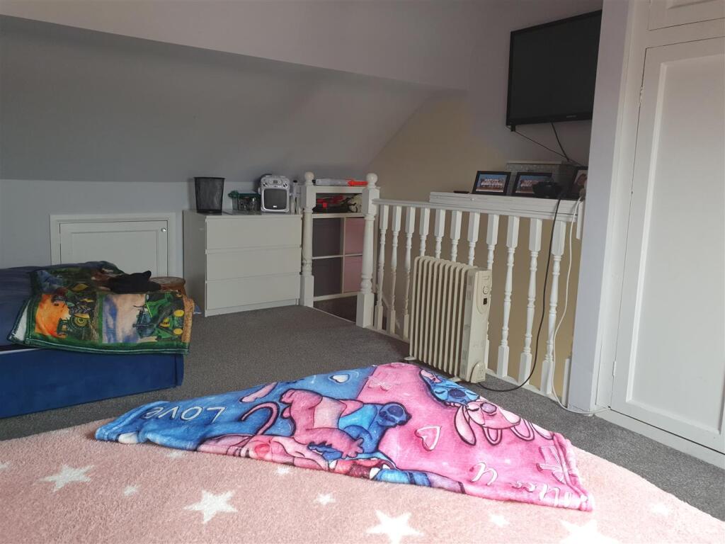 ATTIC ROOM