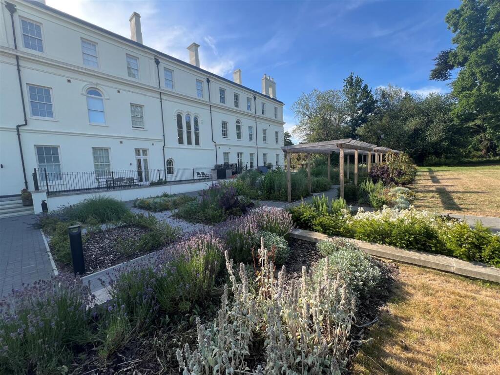 Manor House Garden 3.jpg