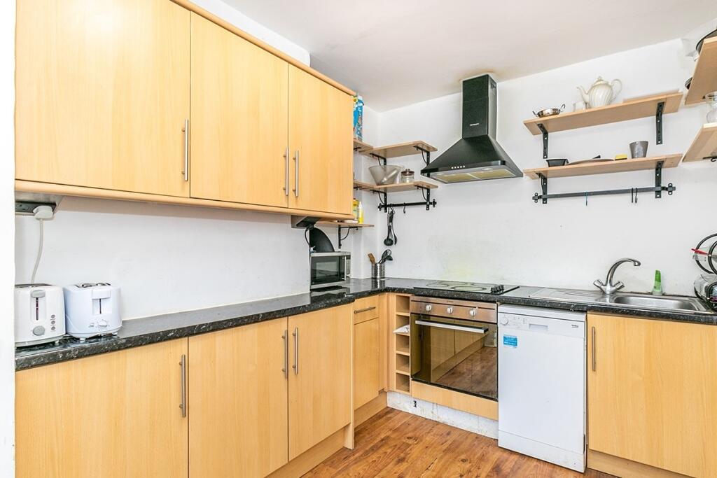 Kitchen / Dining Roo