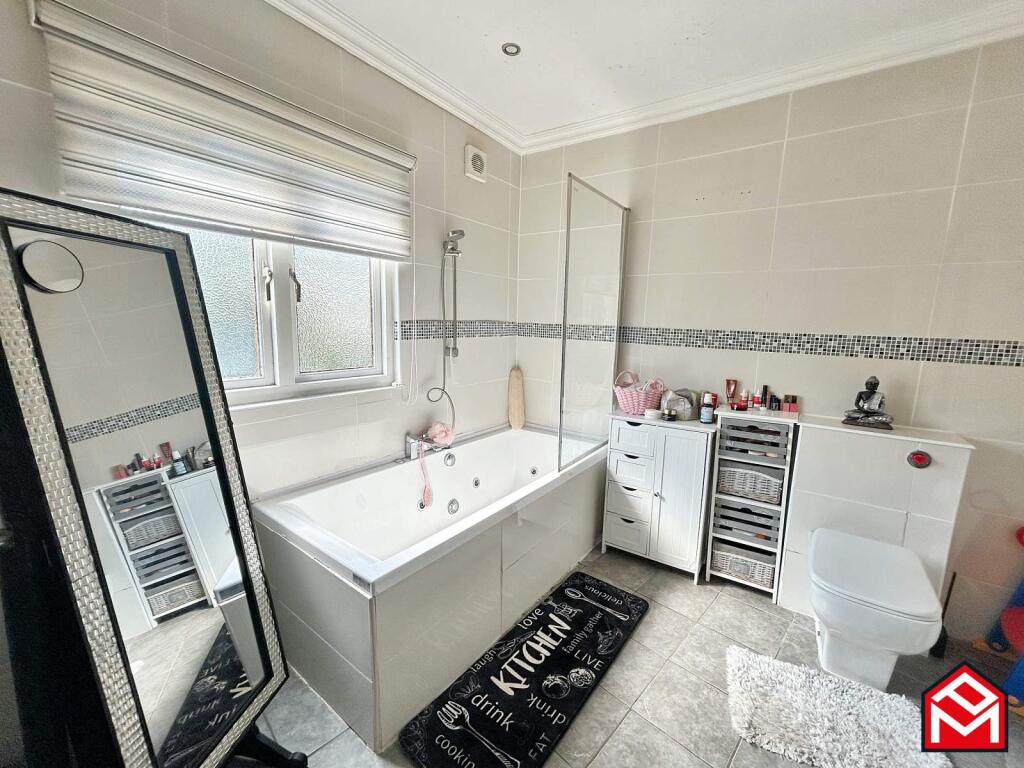 En-Suite Bathroom
