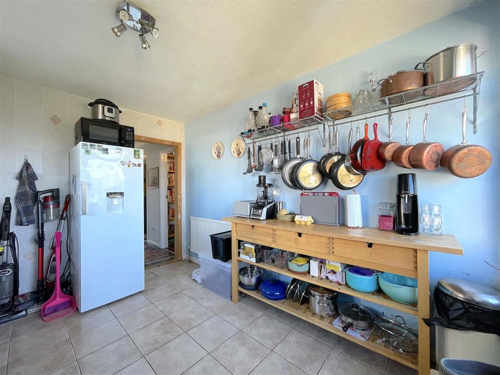 Kitchen (3).jpeg