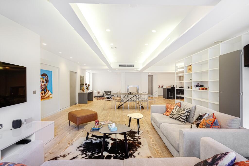 34 The Regent Lof...