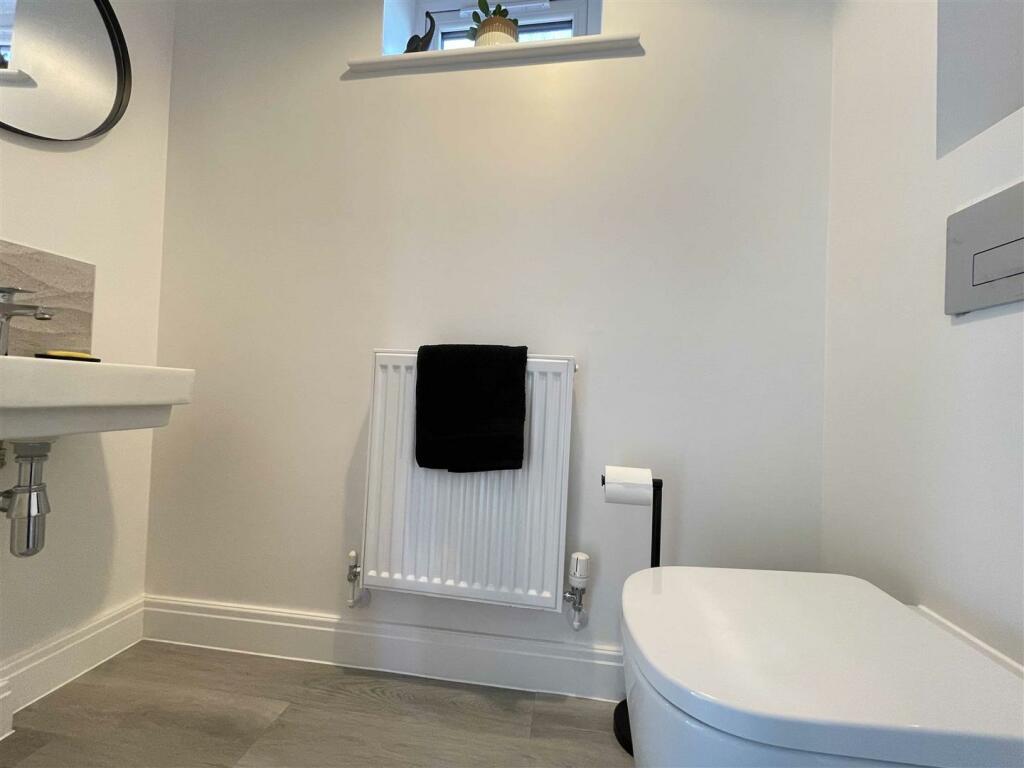 Lilford Gardens 20a - WC .JPG