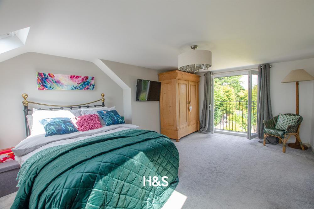 103 cropthorne road - master bed.jpg