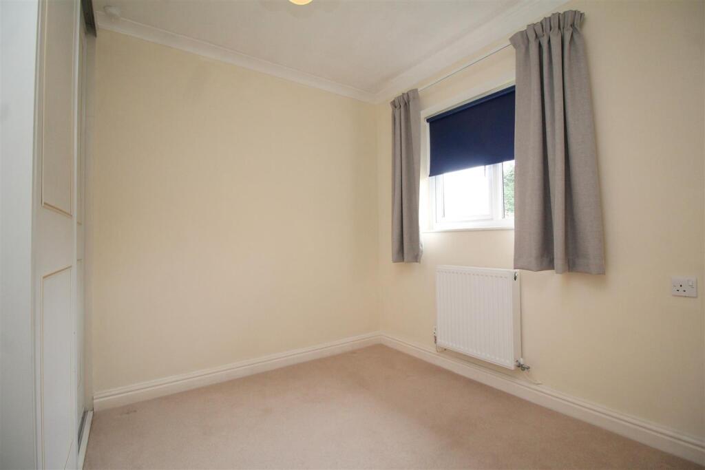 bedroom 2 .JPG
