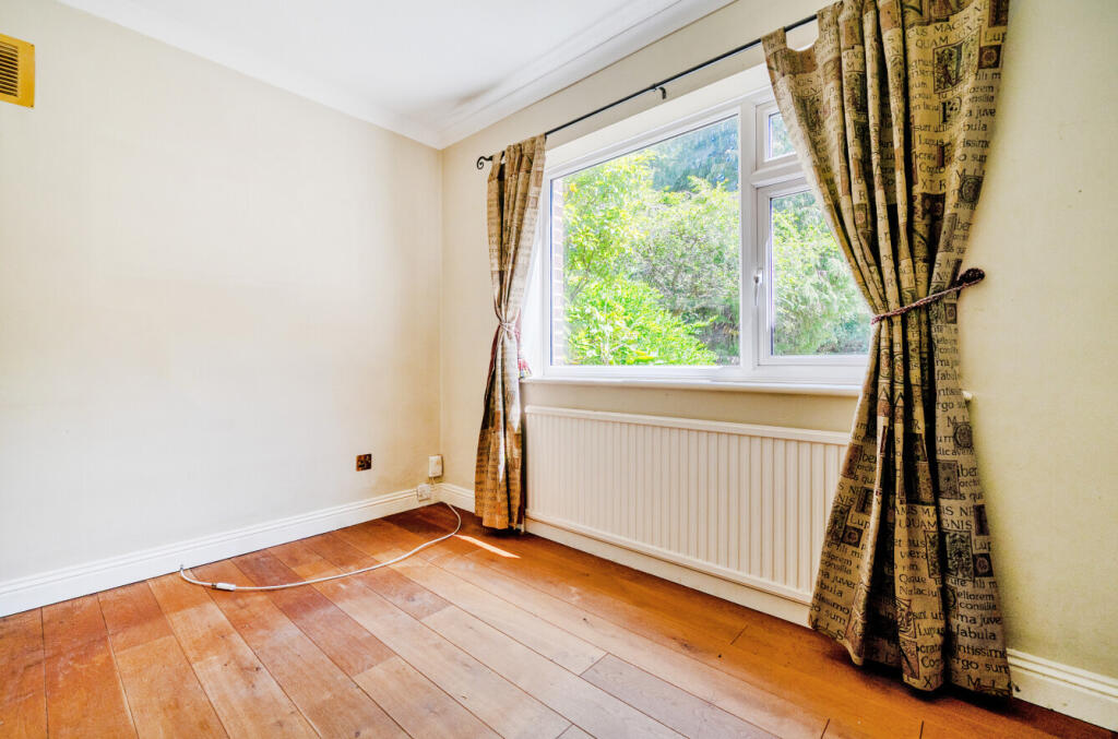 1314905-3-686d273...