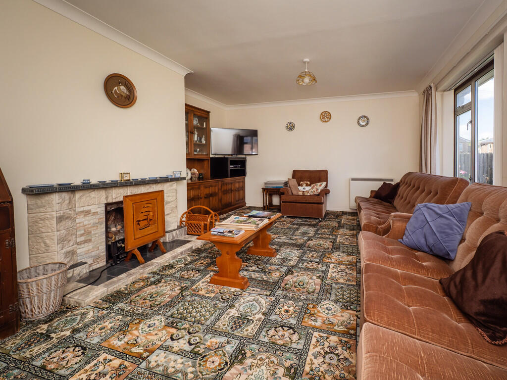 21WaveneyClose-17