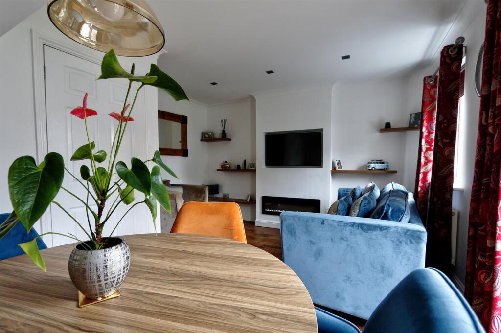 Sitting &amp; Dining Room 2.jpg