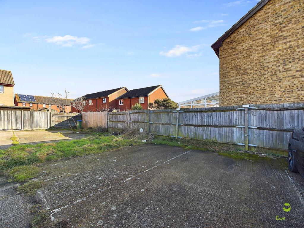 CAM03418G0-PR0180-STILL010