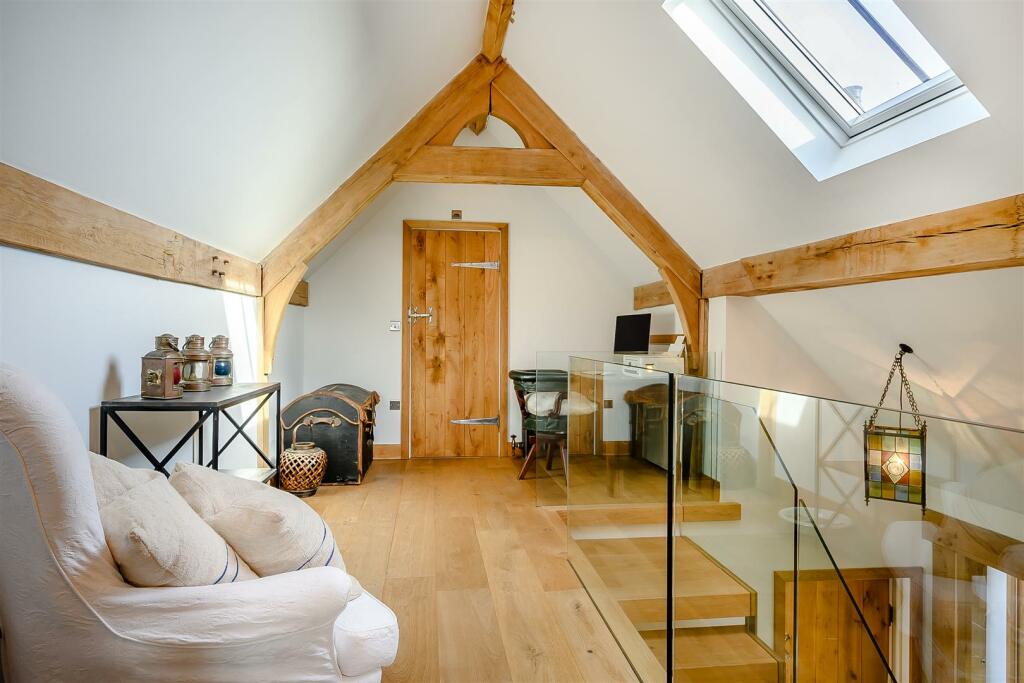 8568517-interior32.jpg