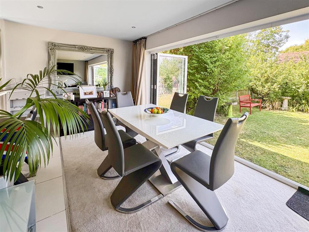 Lounge/diner/kitchen