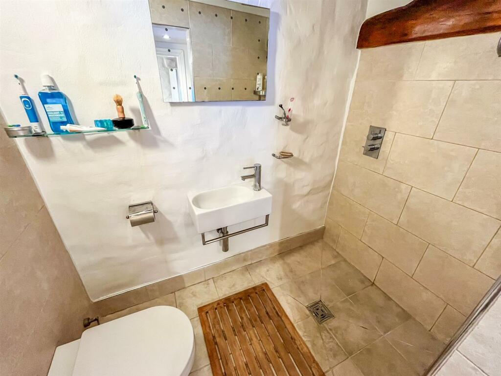 Main Bedroom En-Suite