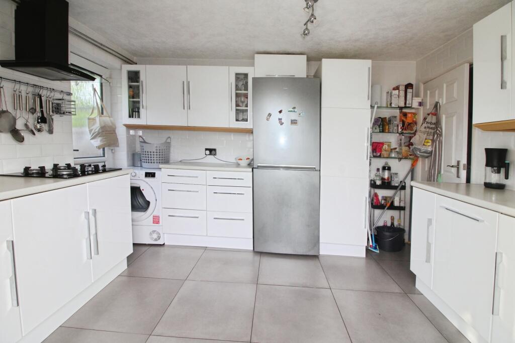 Kitchen..JPG