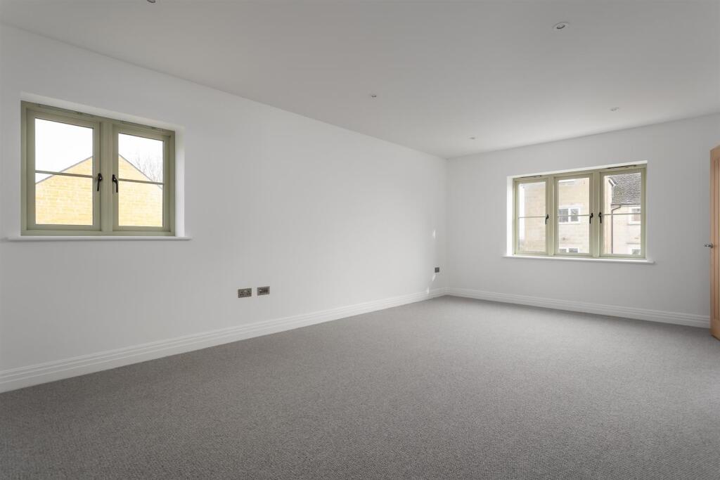 26 - Baddeley House - GL54 4NE - Web.jpg