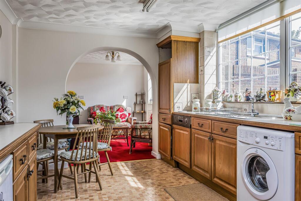 8 Moorgreen Road, Havant-PorticoMarketing-SoldBy-2