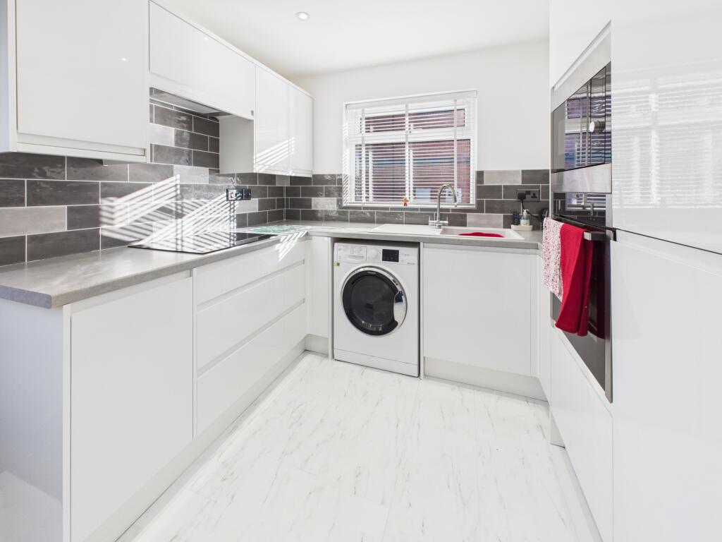 CAM02871G0-PR0634-STILL013