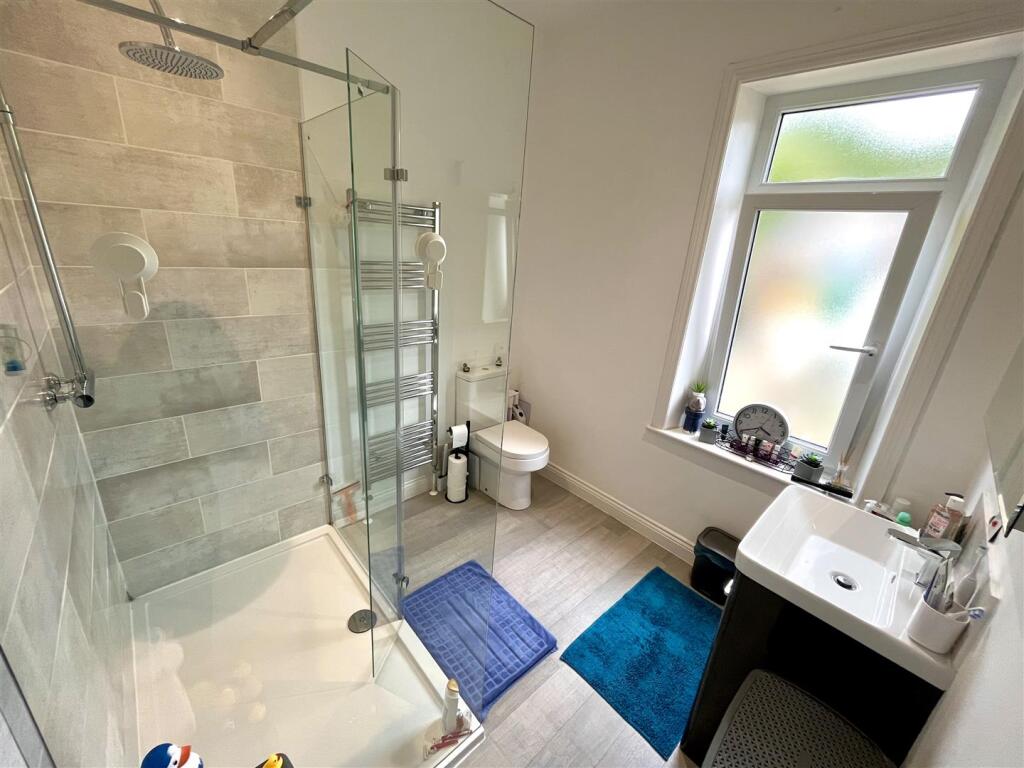 Bramleys Estate Agents - Thorn View - Elland (1).j
