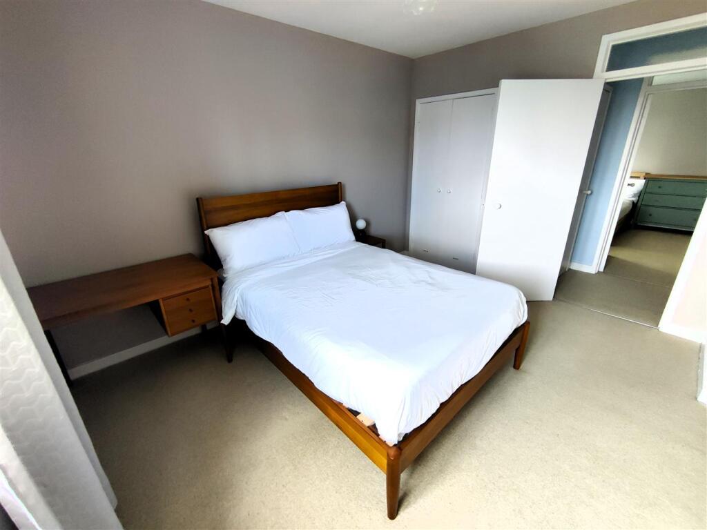 10_bedroom2.jpg