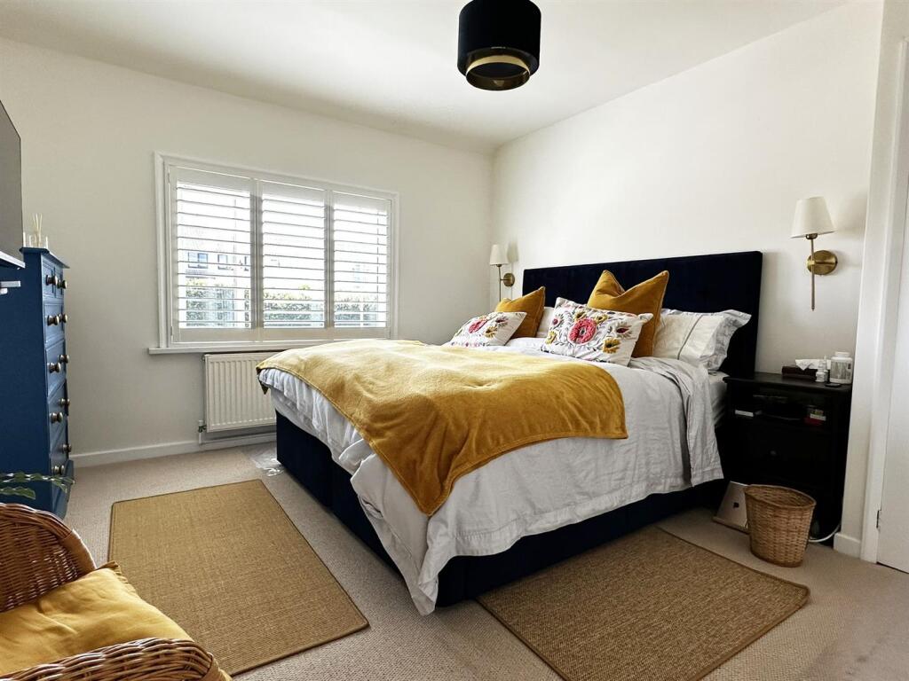 Bed 1.jpg