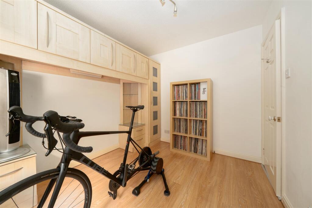 Bedroom2-2.jpg