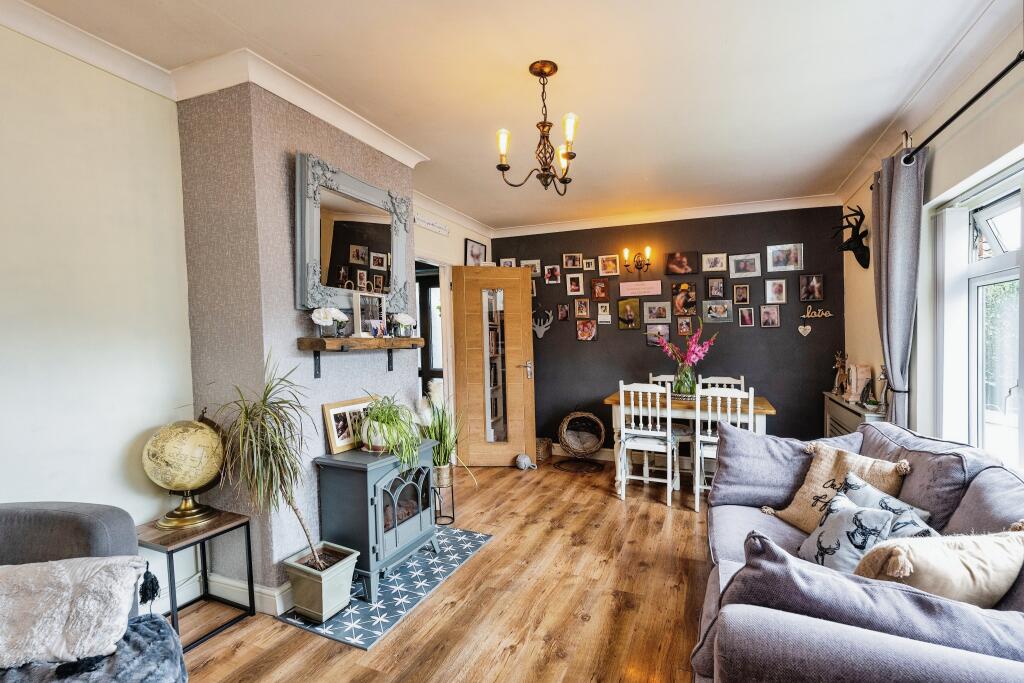Lounge/Dining Room