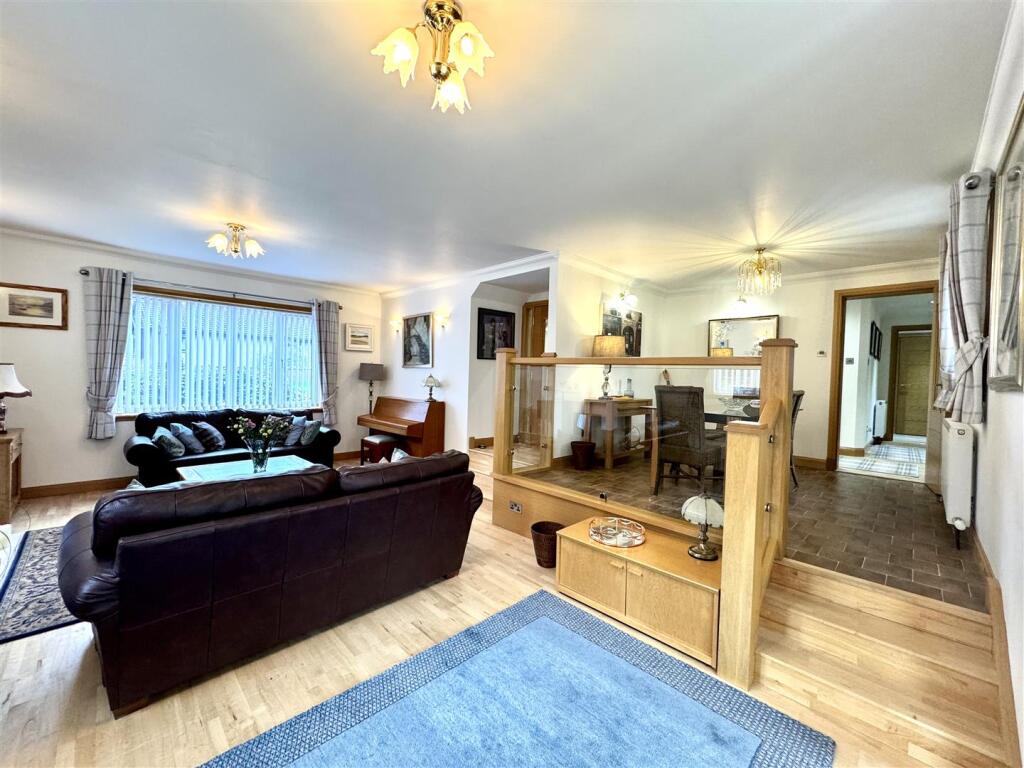 Lounge/Dining