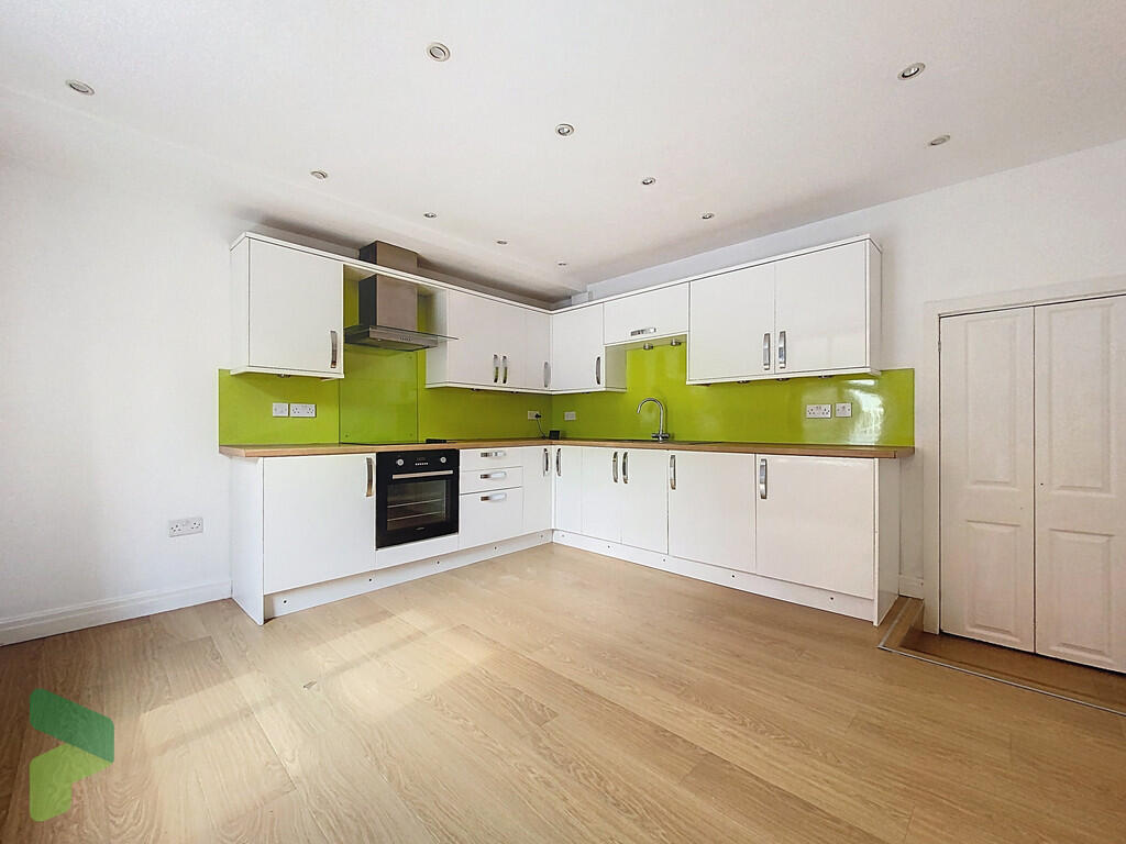 Fully Fitted Dini...