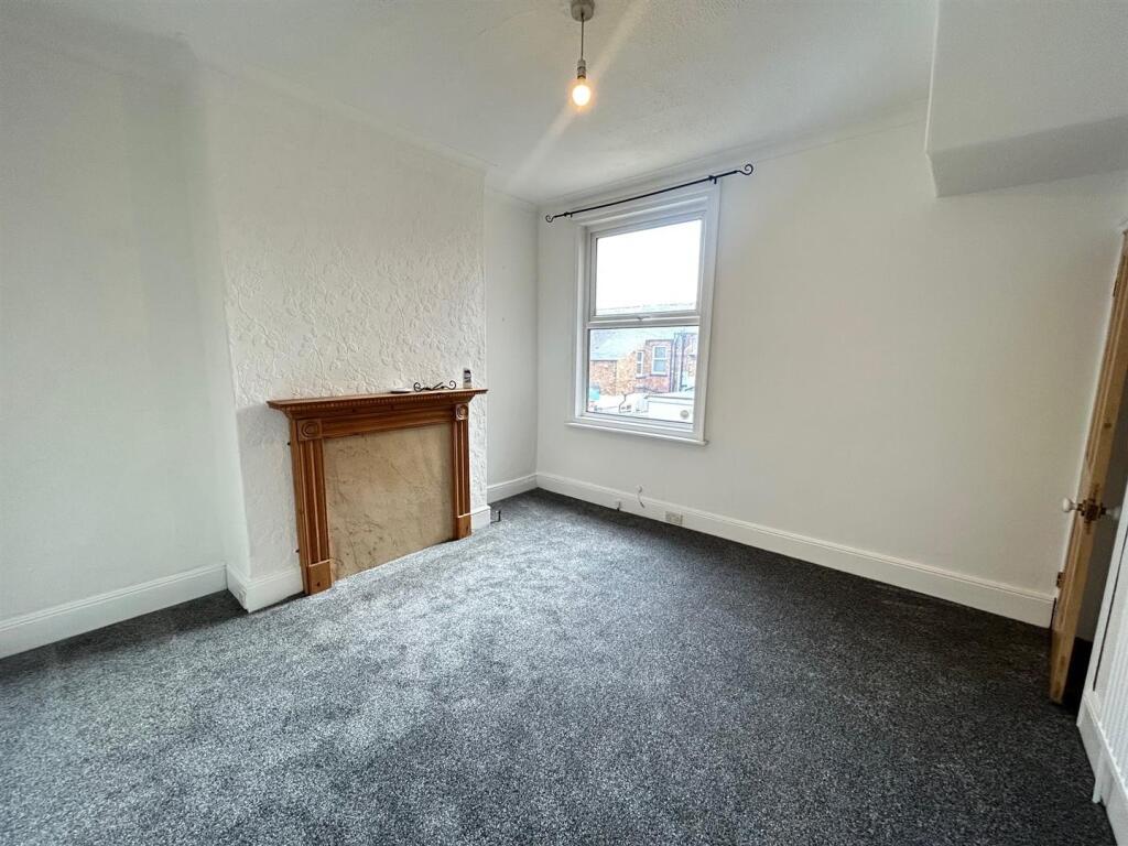 dining towards window.jpg