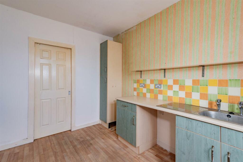 1R 3 Burnside Street Dundee-2.JPG