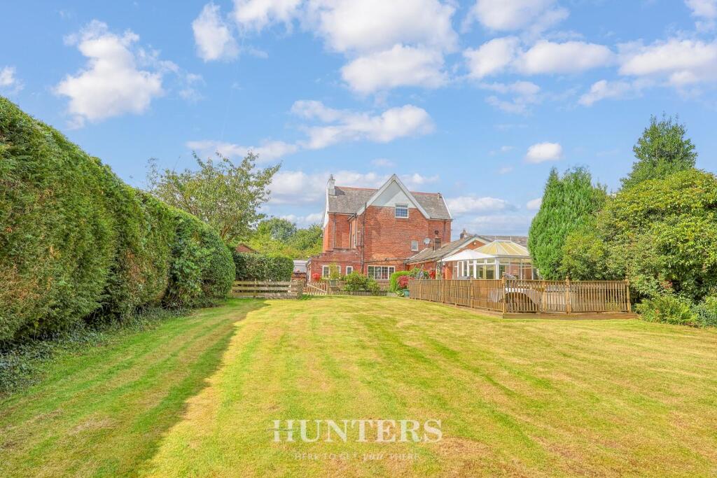 126 Boothroyden Road (54).jpg