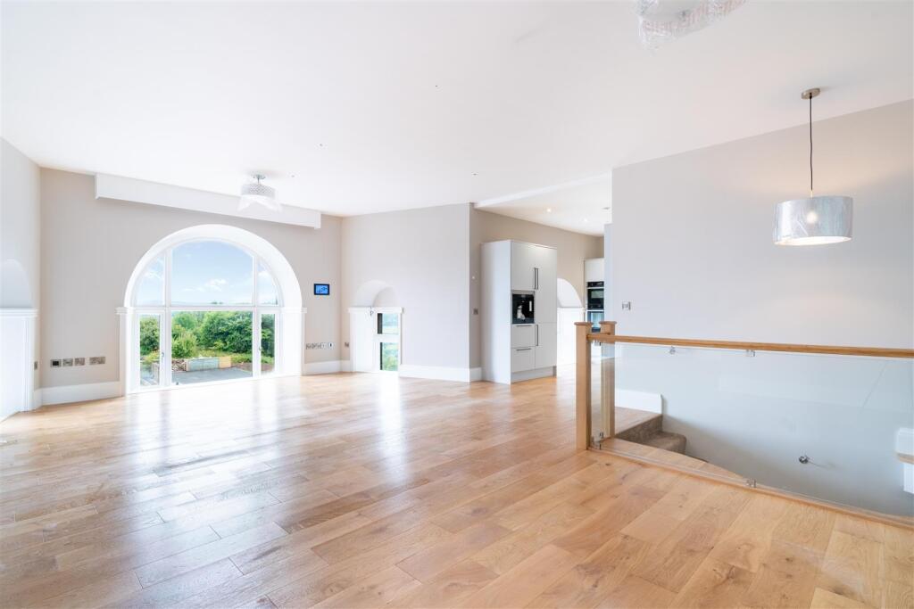 Living Area-3.jpg